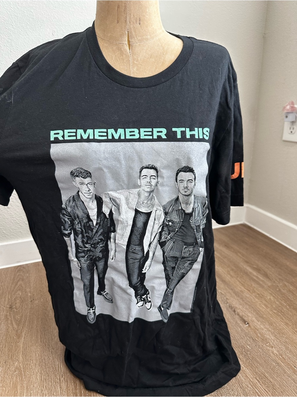 Black Jonas Brothers "Remember This" Graphic Tee